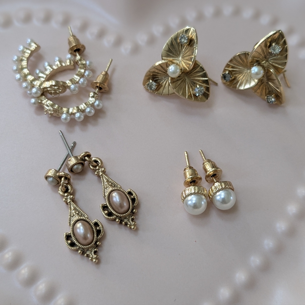 4 Pair Gold Tone And Pearl Earrings Post Back